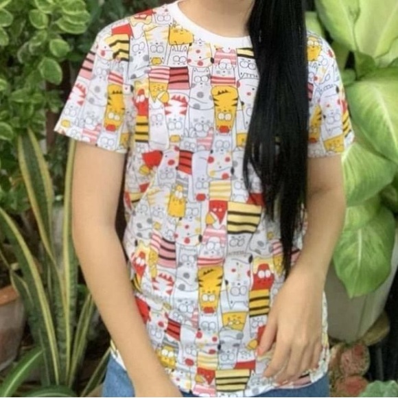 2/$20 Vibrant Red Black Yellow White Cat Graphic Short Sleeve Tee Medium - Picture 5 of 5